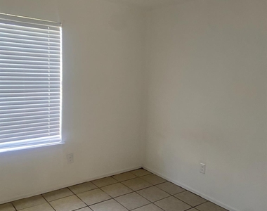 1622 Grand Park Drive - Photo Thumbnail 6