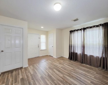 12835 Regal Oaks Bend Lane - Photo Thumbnail 2