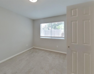 3135 Lavender Candle Drive - Photo Thumbnail 9