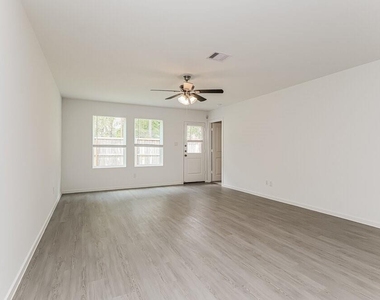 1717 Lofty Cedar Court - Photo Thumbnail 3