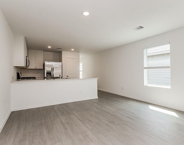 1717 Lofty Cedar Court - Photo Thumbnail 4