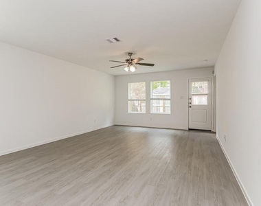1717 Lofty Cedar Court - Photo Thumbnail 2