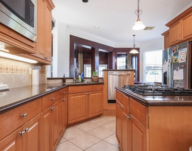 1904 Stonegrove Court - Photo Thumbnail 10