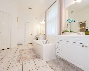 1904 Stonegrove Court - Photo Thumbnail 12