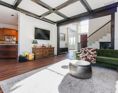 1904 Stonegrove Court - Photo Thumbnail 8