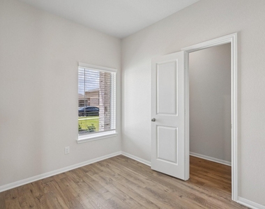 1604 Jean Meadow Drive - Photo Thumbnail 18