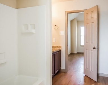 5406 Comel Court - Photo Thumbnail 12