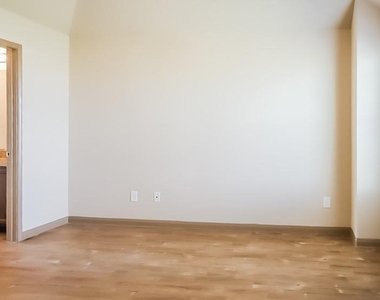 5406 Comel Court - Photo Thumbnail 9