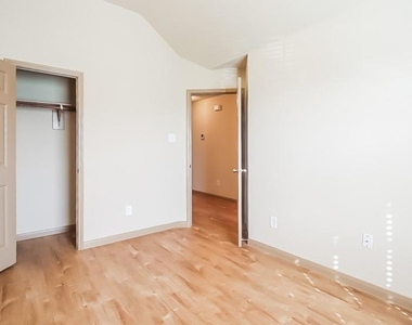 5406 Comel Court - Photo Thumbnail 4