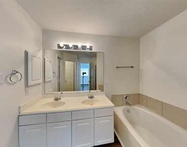 3631 Barkers Crossing Avenue - Photo Thumbnail 17