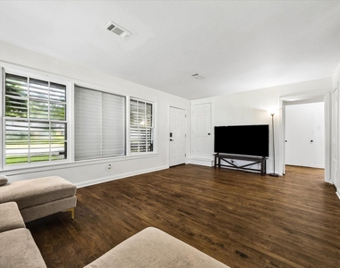 2423 Meadow Lane - Photo Thumbnail 2