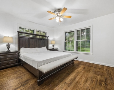2423 Meadow Lane - Photo Thumbnail 8