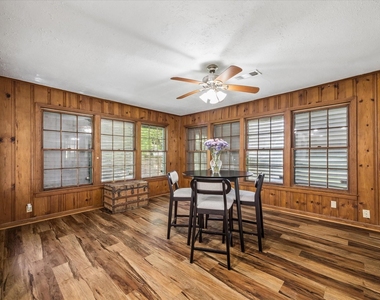 2423 Meadow Lane - Photo Thumbnail 6