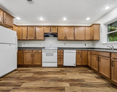 2423 Meadow Lane - Photo Thumbnail 5