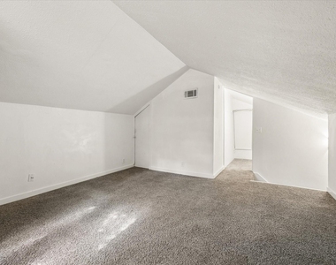 2423 Meadow Lane - Photo Thumbnail 11