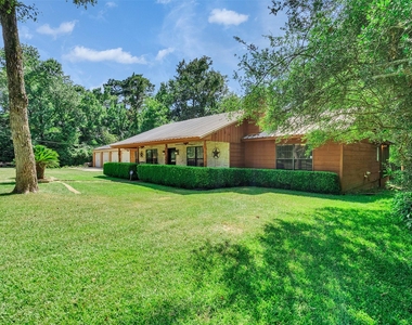 18085 Lake Drive E - Photo Thumbnail 3