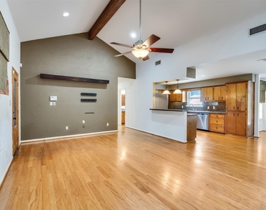 18085 Lake Drive E - Photo Thumbnail 9