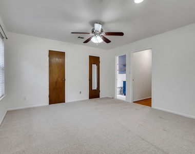 18085 Lake Drive E - Photo Thumbnail 27
