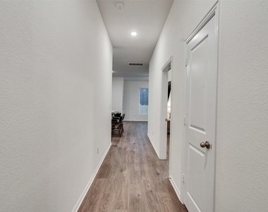 428 Magnolia Street - Photo Thumbnail 2
