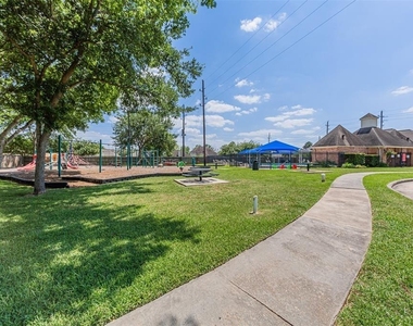 17106 Summer Hollow Drive - Photo Thumbnail 32