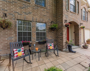 17106 Summer Hollow Drive - Photo Thumbnail 3