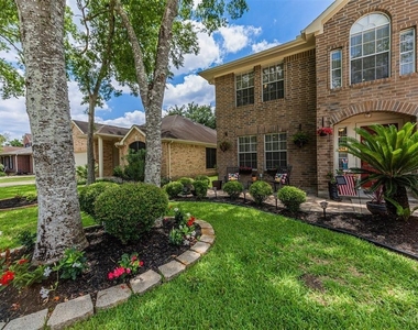 17106 Summer Hollow Drive - Photo Thumbnail 2