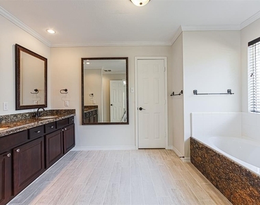 17106 Summer Hollow Drive - Photo Thumbnail 19