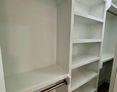 2121 Fountain View Drive - Photo Thumbnail 8