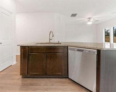 418 Magnolia Street - Photo Thumbnail 8