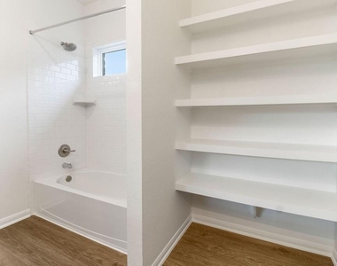 418 Magnolia Street - Photo Thumbnail 11