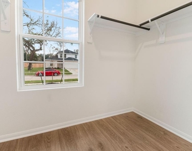 418 Magnolia Street - Photo Thumbnail 12