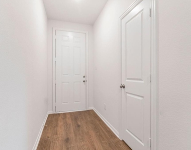 418 Magnolia Street - Photo Thumbnail 2