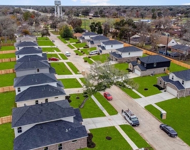 418 Magnolia Street - Photo Thumbnail 1