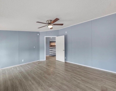 15750 W Relza Drive - Photo Thumbnail 10