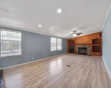 15750 W Relza Drive - Photo Thumbnail 7