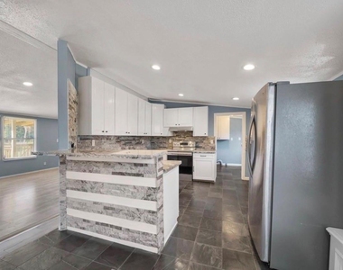 15750 W Relza Drive - Photo Thumbnail 6