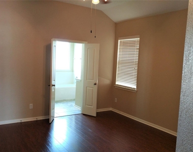 18223 Redoak Manor Lane - Photo Thumbnail 7