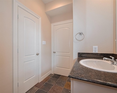 1419 Thompson Street - Photo Thumbnail 27
