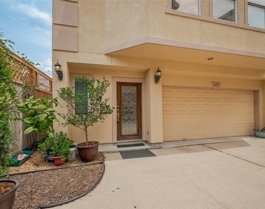 1419 Thompson Street - Photo Thumbnail 3