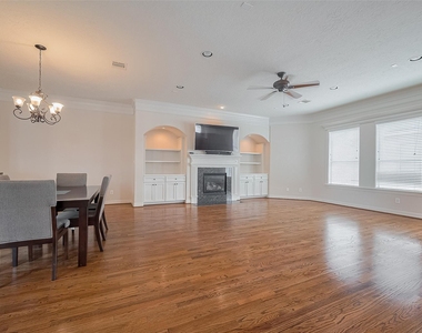 1419 Thompson Street - Photo Thumbnail 6