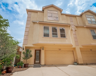 1419 Thompson Street - Photo Thumbnail 1