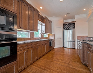 1419 Thompson Street - Photo Thumbnail 14