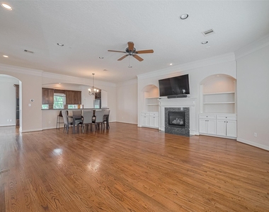 1419 Thompson Street - Photo Thumbnail 7