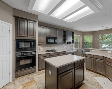 2519 Fair Oak Street - Photo Thumbnail 10