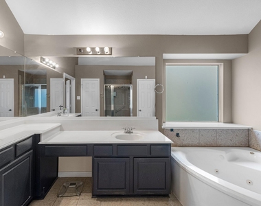 2519 Fair Oak Street - Photo Thumbnail 17