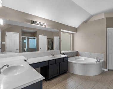 2519 Fair Oak Street - Photo Thumbnail 16