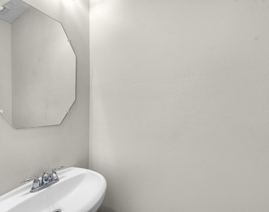 2519 Fair Oak Street - Photo Thumbnail 29