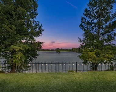 2519 Fair Oak Street - Photo Thumbnail 3