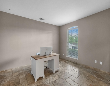 2519 Fair Oak Street - Photo Thumbnail 4