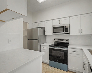 12500 Brookglade Circle - Photo Thumbnail 9